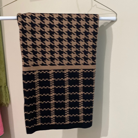 Two piece skirt suit, size Large - Picture 2 of 2